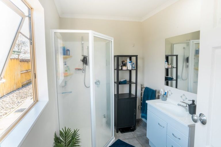 Photo of property in 10 Fernlea Avenue, Kelvin Grove, Palmerston North, 4414