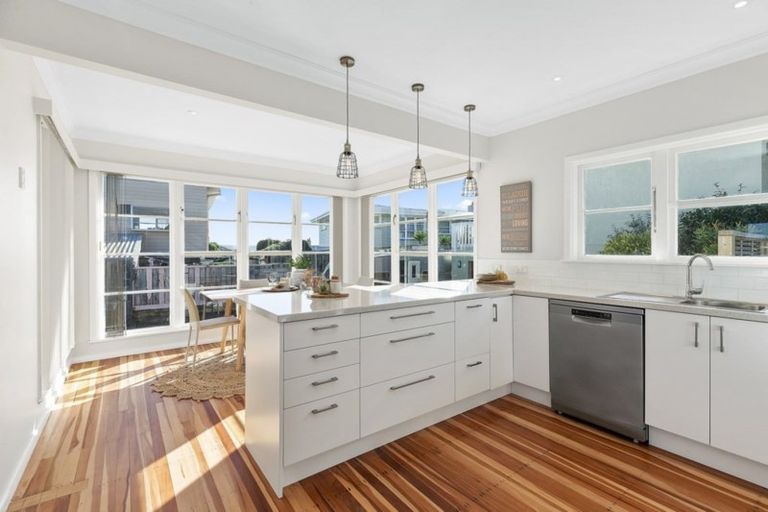 Photo of property in 8a Bay Drive, Titahi Bay, Porirua, 5022