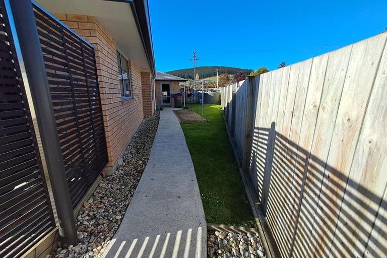 Photo of property in 8 Sandown Street, Waihola, Milton, 9073