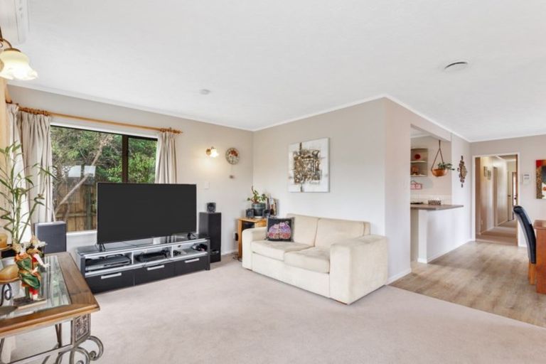 Photo of property in 4 Thistledew Place, Bayview, Auckland, 0629