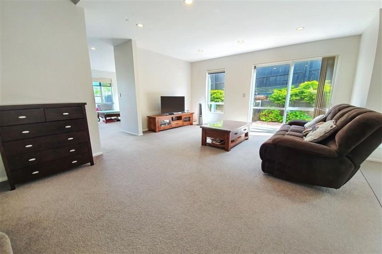Photo of property in 10 Askerne Drive, Flat Bush, Auckland, 2016