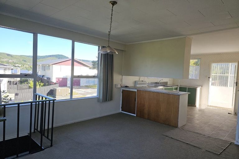 Photo of property in 133a Taylor Terrace, Tawa, Wellington, 5028