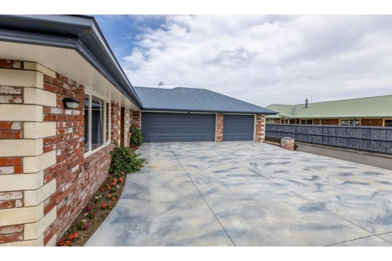 Photo of property in 61 Chesterfield Mews, Russley, Christchurch, 8042