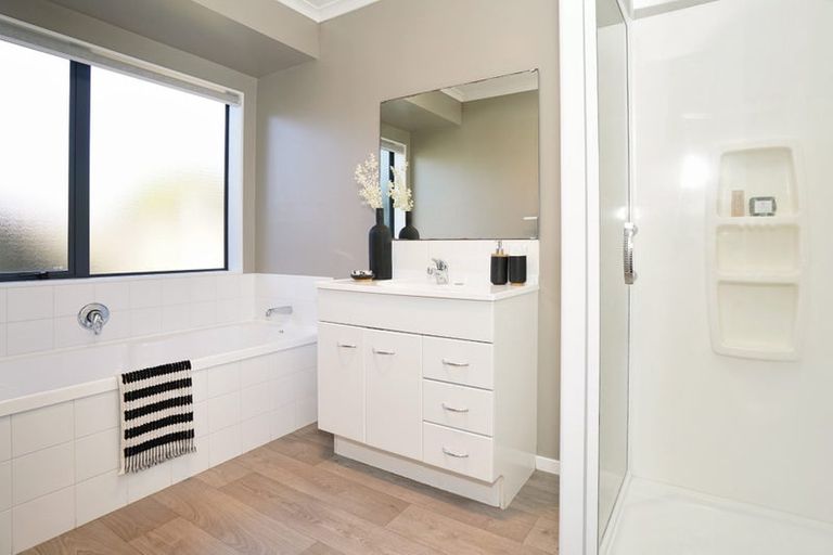 Photo of property in 35 Farringdon Avenue, Rototuna North, Hamilton, 3210