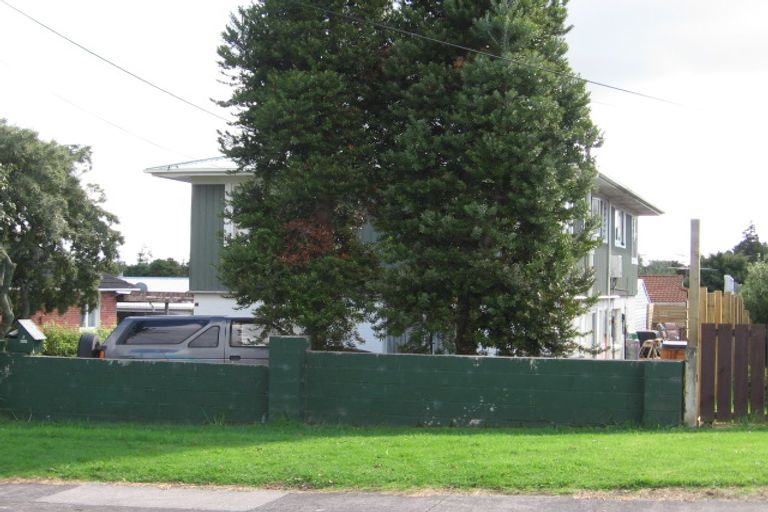 Photo of property in 1/56 Waipani Road, Te Atatu Peninsula, Auckland, 0610