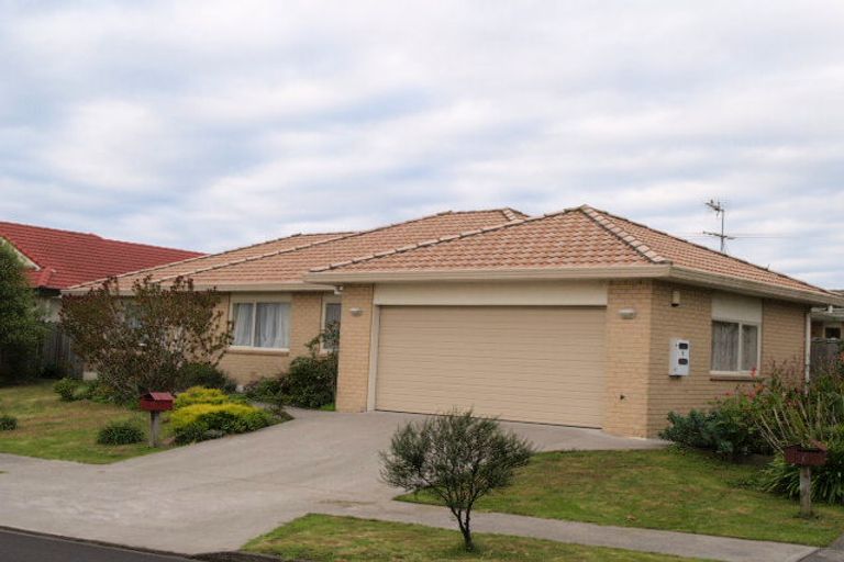 Photo of property in 2/8 Bowscale Place, Northpark, Auckland, 2013