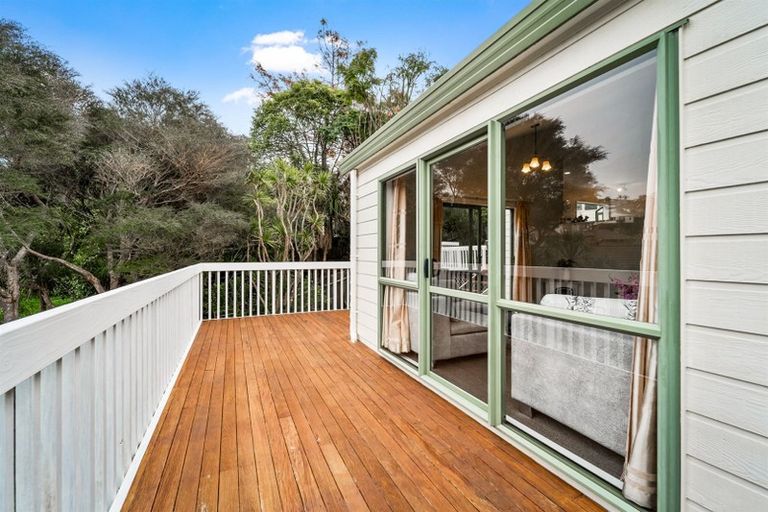 Photo of property in 32a Deverell Place, Northcross, Auckland, 0632