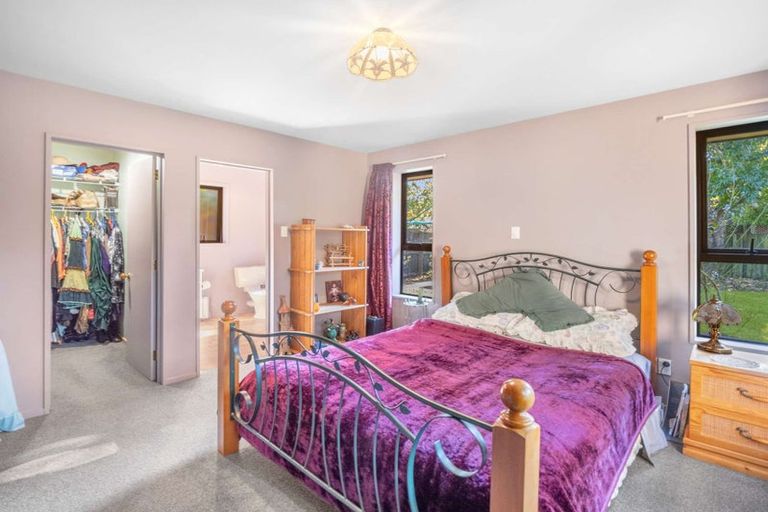 Photo of property in 15 Hemingford Place, Halswell, Christchurch, 8025