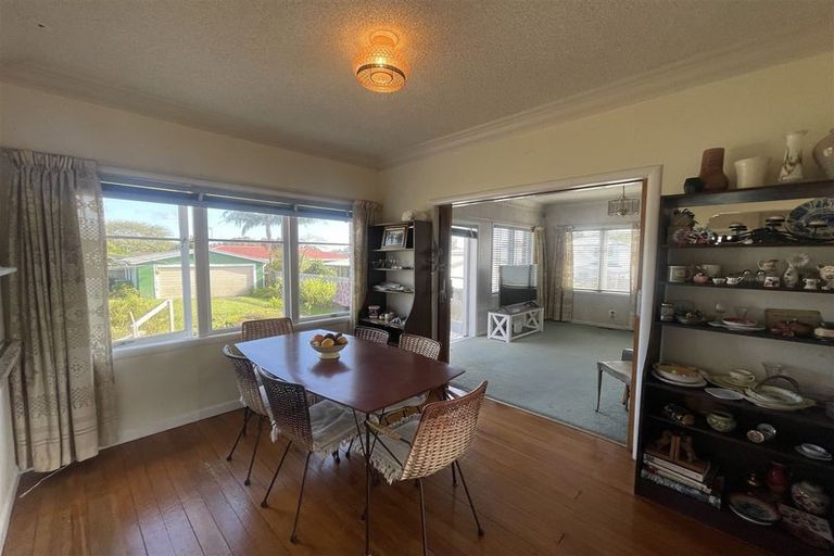 Photo of property in 90 Roberts Road, Te Atatu South, Auckland, 0610