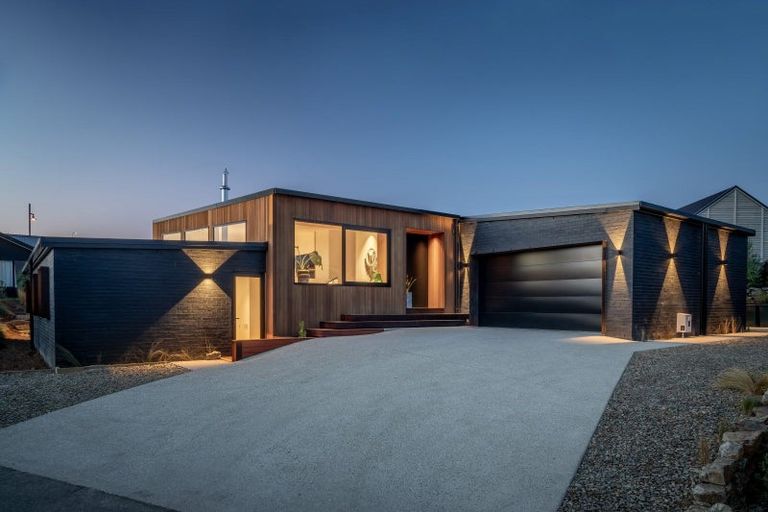 Photo of property in 17 Kapuka Lane, Wanaka, 9305