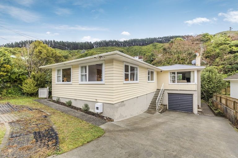 Photo of property in 58 Chester Road, Tawa, Wellington, 5028