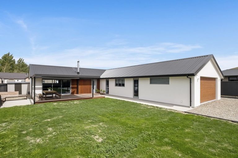 Photo of property in 42 Stratford Drive, Mount Pisa, Cromwell, 9383