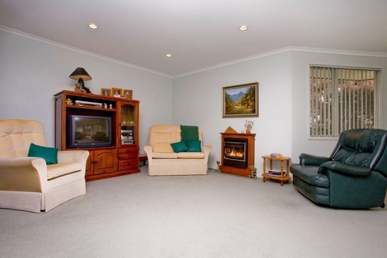 Photo of property in 22 Mahoney Drive, Albany, Auckland, 0632