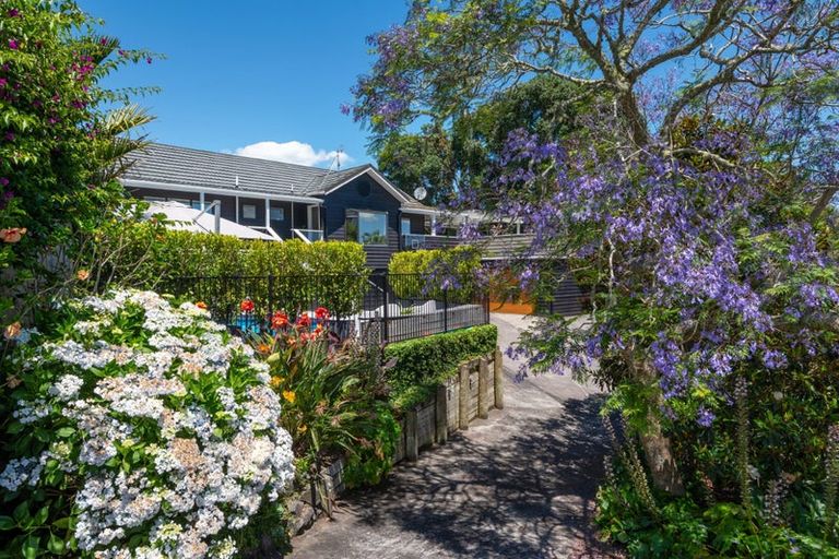 Photo of property in 8 Poaka Place, Beach Haven, Auckland, 0626