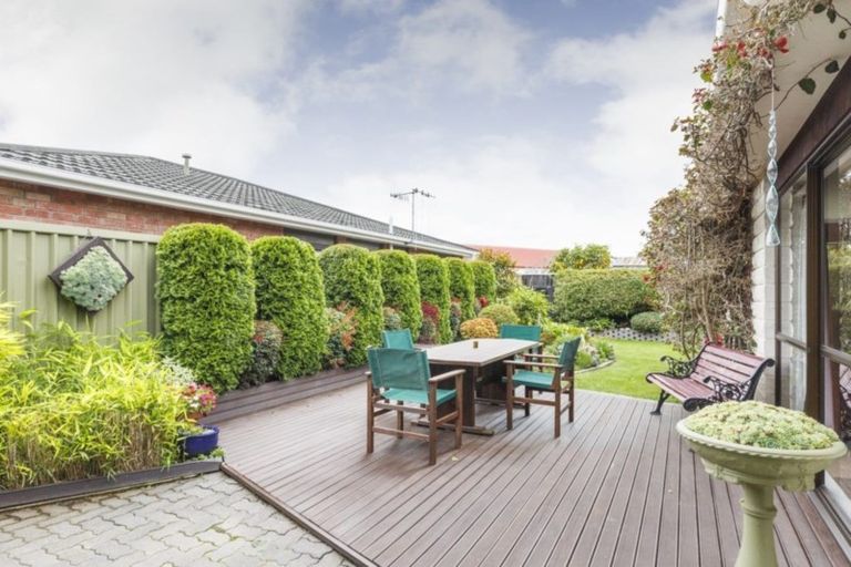 Photo of property in 12 Fraser Court, Roslyn, Palmerston North, 4414