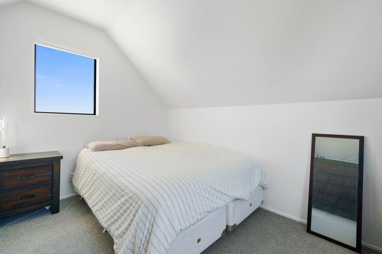 Photo of property in 12 Earn Place, Southgate, Wellington, 6023