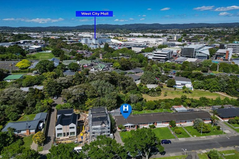 Photo of property in 5/1 Takapu Street, Henderson, Auckland, 0612
