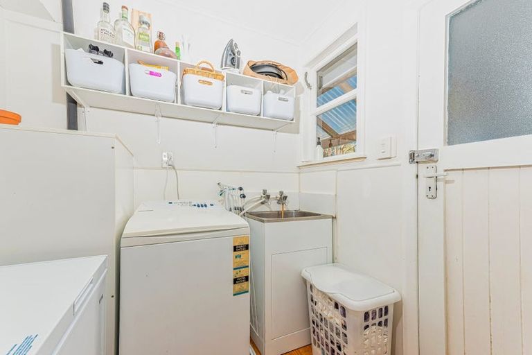 Photo of property in 10 Marie Crescent, Te Atatu South, Auckland, 0610