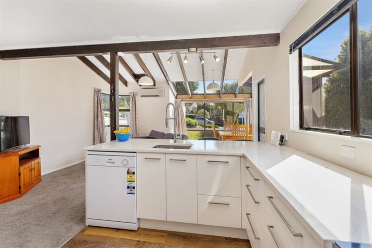 Photo of property in 19 Observatory Close, Whitby, Porirua, 5024