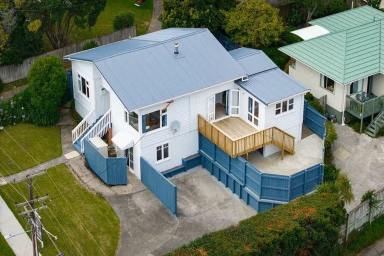 Photo of property in 11 Craigbank Avenue, New Lynn, Auckland, 0600