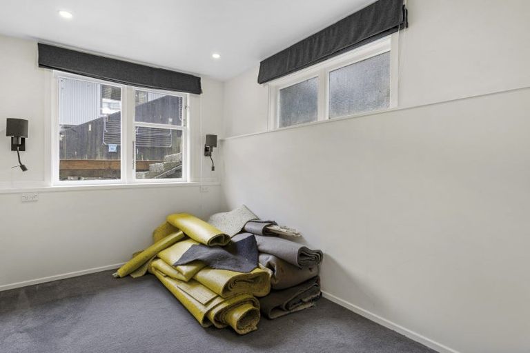 Photo of property in 20b Kellsmere Crescent, Island Bay, Wellington, 6023