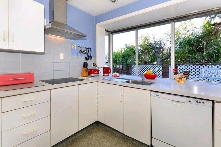 Photo of property in 35 Delaware Crescent, Russley, Christchurch, 8042