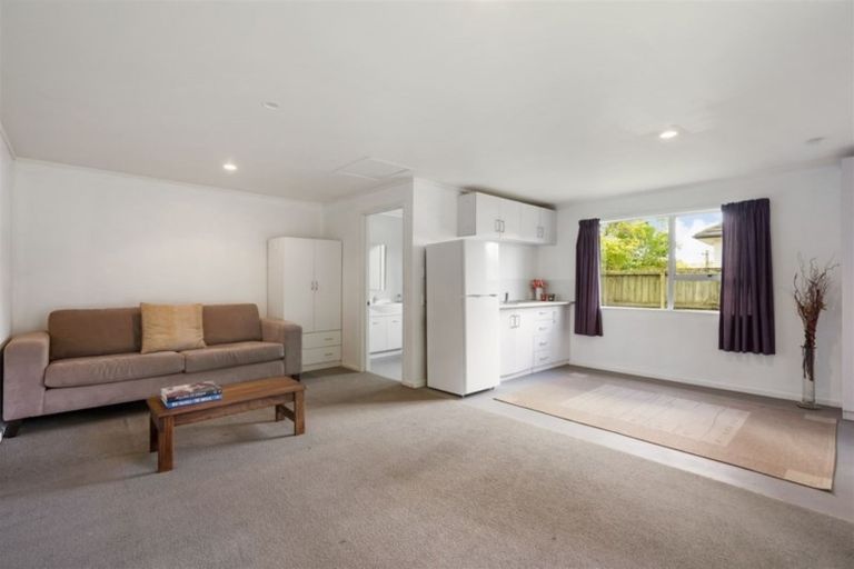 Photo of property in 34a Lauderdale Road, Birkdale, Auckland, 0626