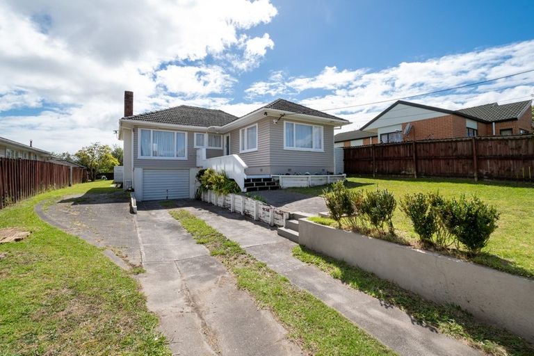 Photo of property in 22 Awaroa Road, Sunnyvale, Auckland, 0612