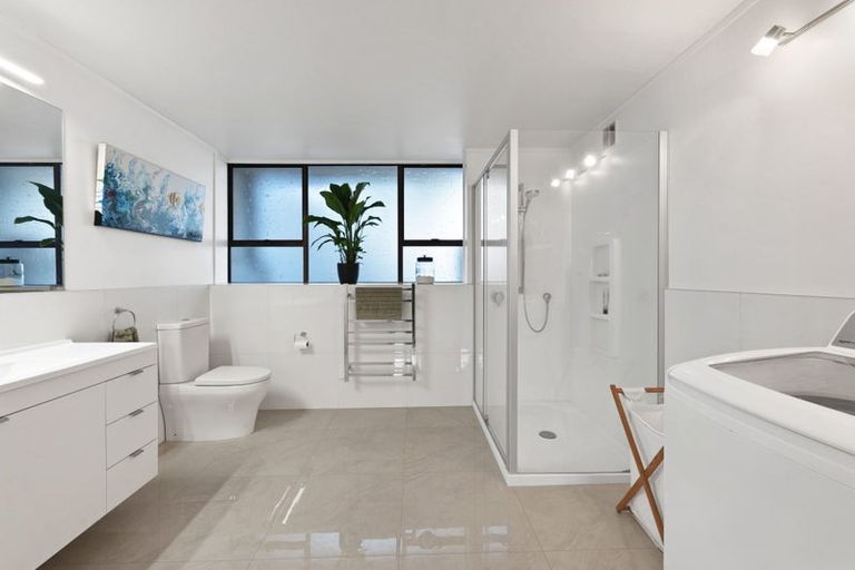 Photo of property in 2/9 Takutai Avenue, Bucklands Beach, Auckland, 2012