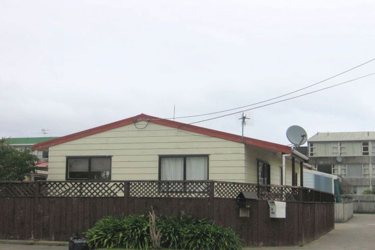 Photo of property in 9b Randwick Crescent, Moera, Lower Hutt, 5010