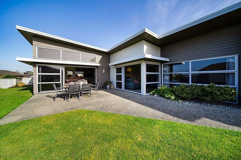 Photo of property in 33 Dillon Drive, Bell Block, New Plymouth, 4312