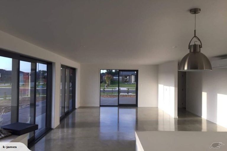 Photo of property in 1 Clifford Close, Leamington, Cambridge, 3432