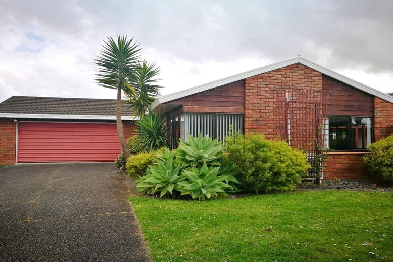 Photo of property in 30 Glucina Avenue, West Harbour, Auckland, 0618