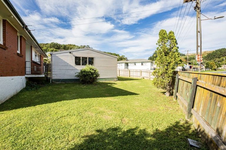 Photo of property in 28 Durham Street, Cannons Creek, Porirua, 5024