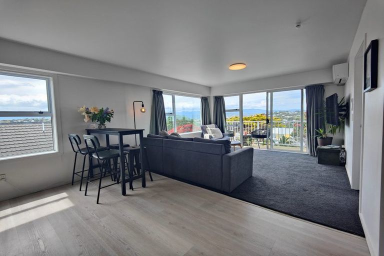 Photo of property in 4/32 Akaroa Drive, Maupuia, Wellington, 6022