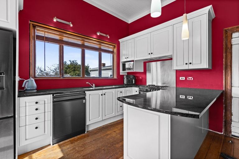 Photo of property in 18 Lee Road, Taradale, Napier, 4112
