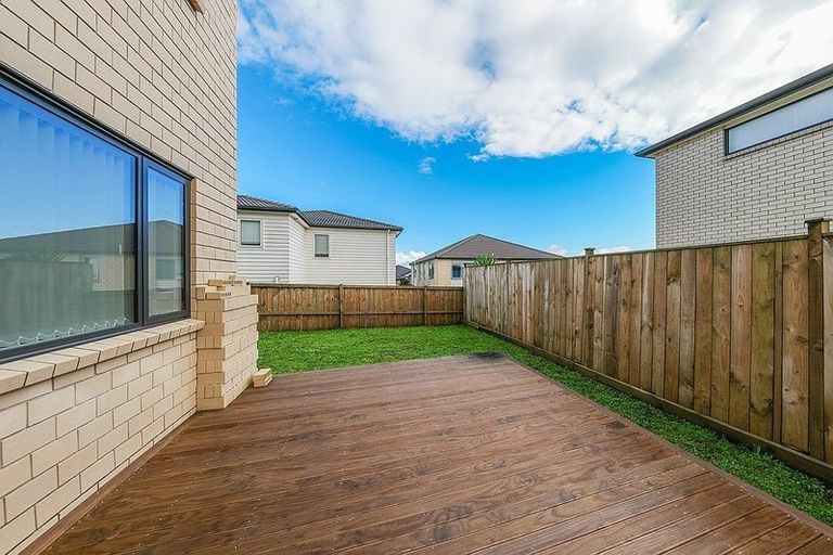 Photo of property in 2 Azzurro Way, Flat Bush, Auckland, 2019