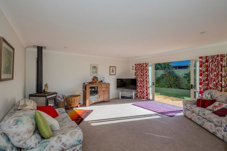Photo of property in 39 Rutherford Drive, Waikanae Beach, Waikanae, 5036