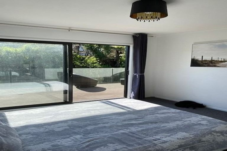 Photo of property in 2/56 Heathcote Road, Castor Bay, Auckland, 0620