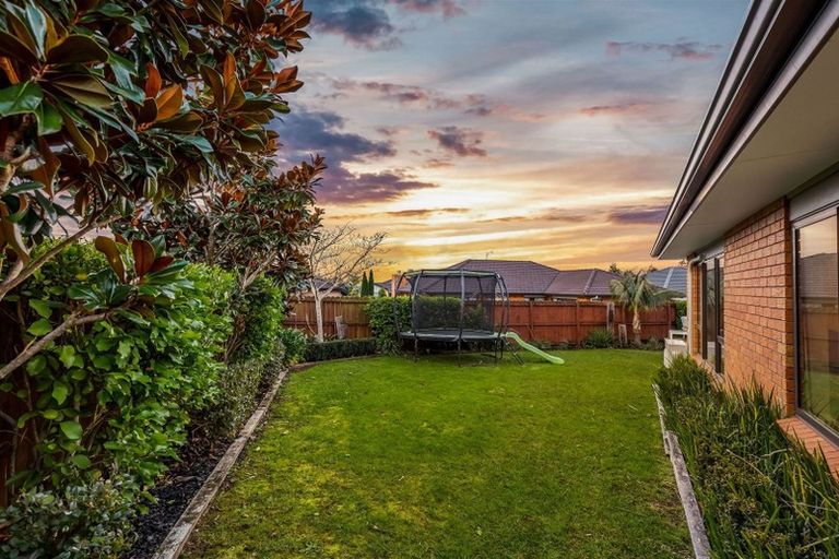 Photo of property in 3 Stow Place, Henderson, Auckland, 0612