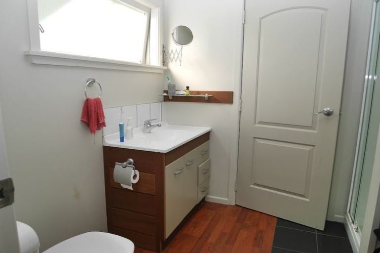 Photo of property in 15 Poneke Drive, Waikanae, 5036