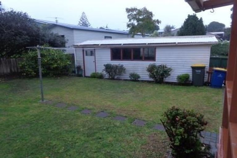 Photo of property in 20 Thomas Avenue, Te Atatu Peninsula, Auckland, 0610