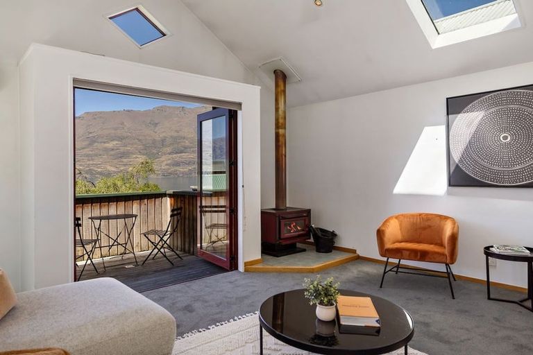 Photo of property in 22b Evergreen Place, Sunshine Bay, Queenstown, 9300