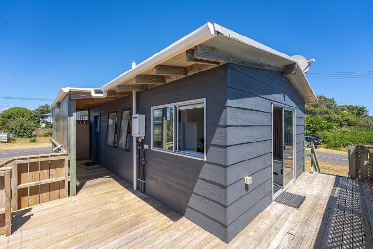 Photo of property in 19 Dixie Street, Te Horo Beach, Otaki, 5581