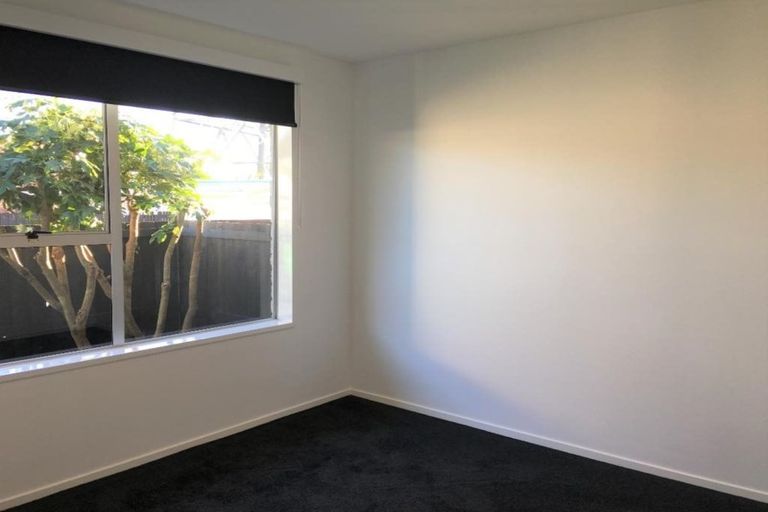 Photo of property in 2/89 Middlepark Road, Sockburn, Christchurch, 8042
