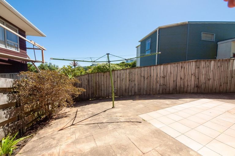 Photo of property in 84a Stewart Drive, Newlands, Wellington, 6037