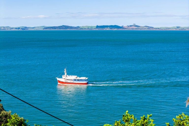 Photo of property in 8 Signal Station Road, Pouto, 0391