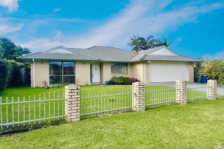Photo of property in 10 Swanson Oaks, Swanson, Auckland, 0612