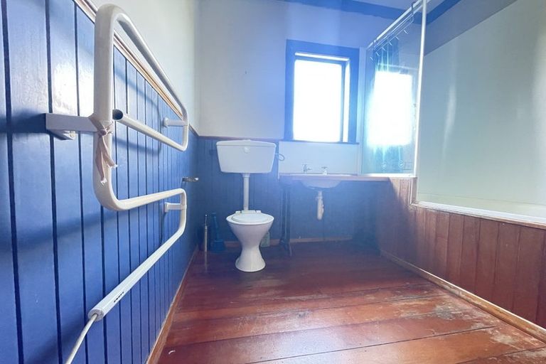 Photo of property in 15 Moffitt Street, Vogeltown, Wellington, 6021