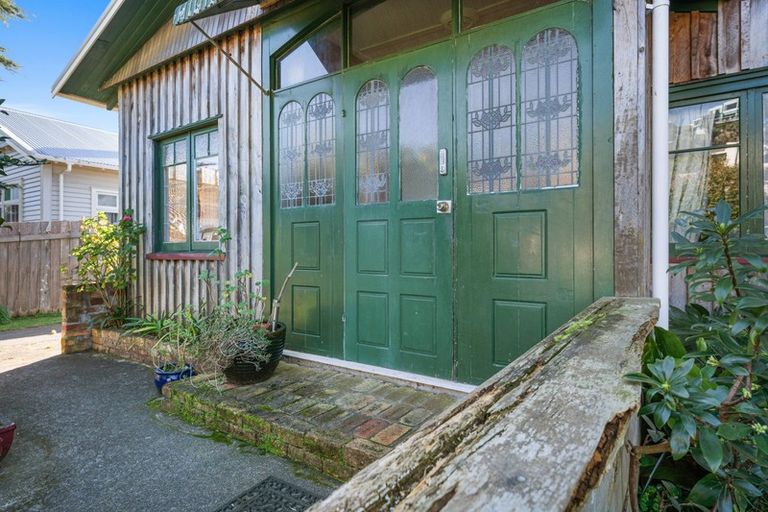 Photo of property in 8 Harbour Street, Moturoa, New Plymouth, 4310